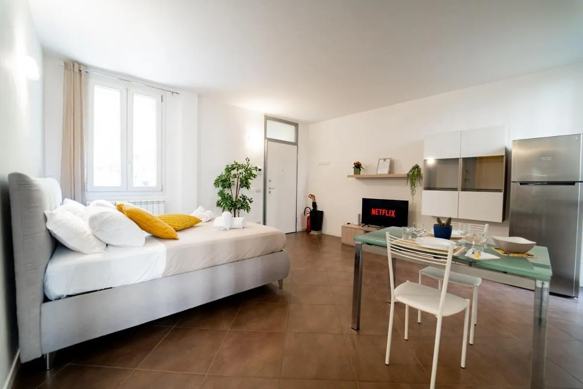 Apartment Chicstudio Sempione 5 Min Milan Italy